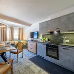 Gaestehaus Schusser An Der Therme, Fruehstueck, Doppelzimmer Und Bad Kleinkirchheim