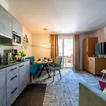 Gaestehaus Schusser An Der Therme, Fruehstueck, Doppelzimmer Und Panzió Bad Kleinkirchheim