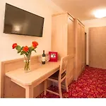 Gaestehaus Schusser An Der Therme, Fruehstueck, Doppelzimmer Und Bed and Breakfast