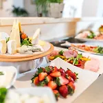 Gaestehaus Schusser An Der Therme, Fruehstueck, Doppelzimmer Und バド クラインキルヒハイム