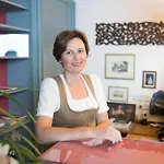 Gaestehaus Schusser An Der Therme, Fruehstueck, Doppelzimmer Und 4* バド クラインキルヒハイム