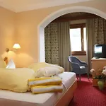 Gaestehaus Schusser An Der Therme, Fruehstueck, Doppelzimmer Und Panzió 4*