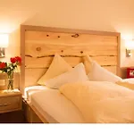 Gaestehaus Schusser An Der Therme, Fruehstueck, Doppelzimmer Und Panzió