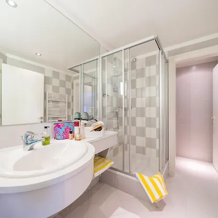 Schusser An Der Therme, Frühstück, Doppelzimmer Und Bad Kleinkirchheim