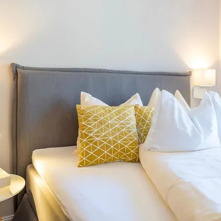 Gaestehaus Schusser An Der Therme, Fruehstueck, Doppelzimmer Und B&B