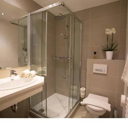 Bed & Breakfast Gaestehaus Schusser An Der Therme, Fruehstueck, Doppelzimmer Und Ferienwohnung 4*