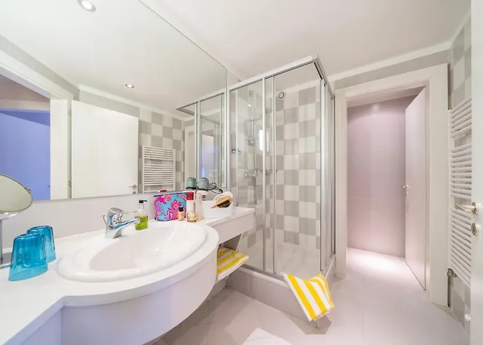 Gaestehaus Schusser An Der Therme, Fruehstueck, Doppelzimmer Und Bad Kleinkirchheim