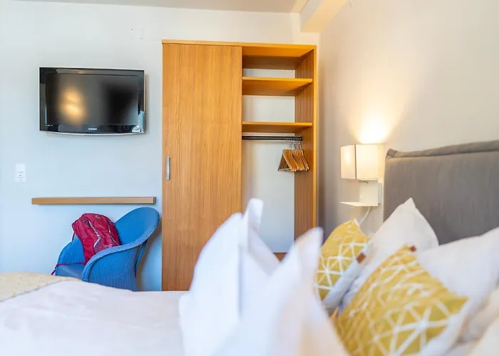 Bed & Breakfast Gaestehaus Schusser An Der Therme, Fruehstueck, Doppelzimmer Und 4*