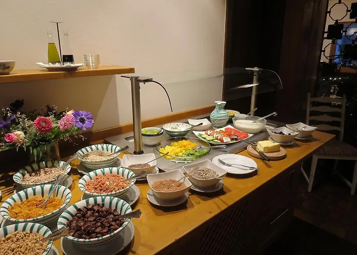 Gaestehaus Schusser An Der Therme, Fruehstueck, Doppelzimmer Und Bad Kleinkirchheim