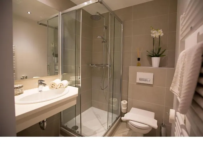 Bed & Breakfast Gaestehaus Schusser An Der Therme, Fruehstueck, Doppelzimmer Und 4*