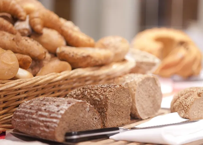 Gaestehaus Schusser An Der Therme, Fruehstueck, Doppelzimmer Und Bed & Breakfast